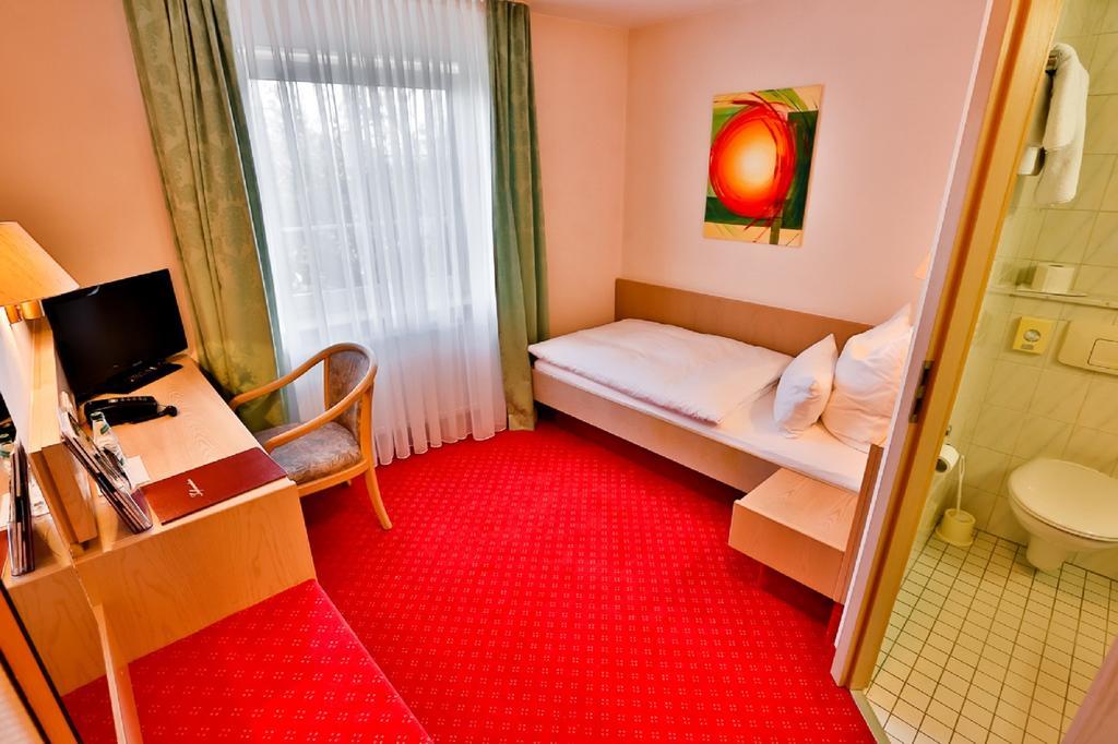 Mayers Waldhorn - Zwischen Reutlingen Und Tuebingen Kusterdingen Oda fotoğraf